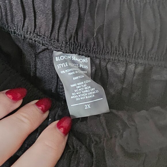 Flowy Black Ankle Length Bloom Seasons Pants - Picture 2 of 4